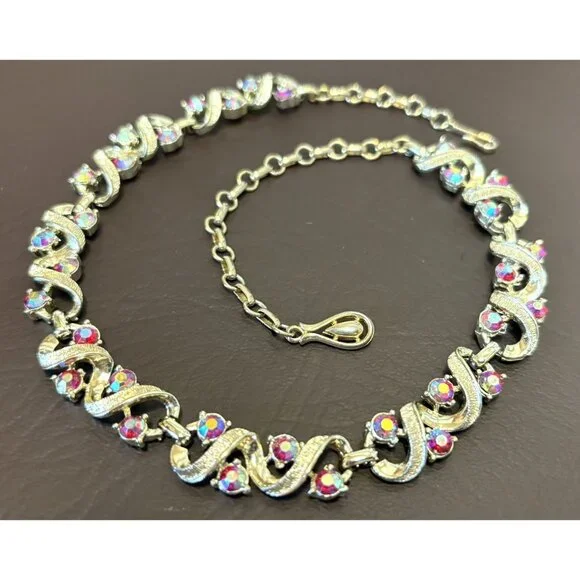 Gorgeous Vintage Signed Coro Gold Tone Red AB Rhinestone Leaf Choker Necklace - Picture 3 of 11